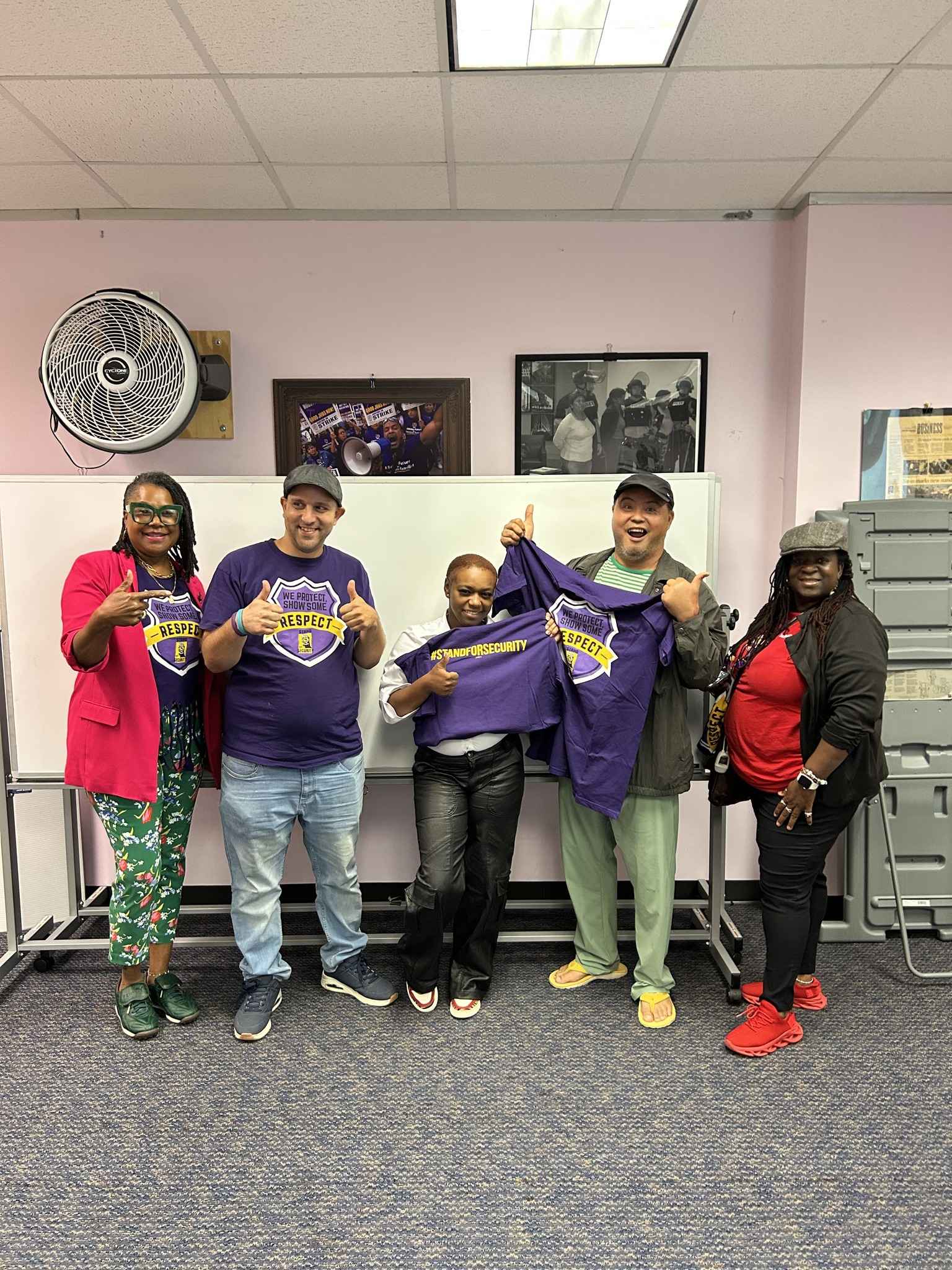 In October, 133 Houston airport security officers officially joined SEIUTX, winning union recognition through card-check vote!